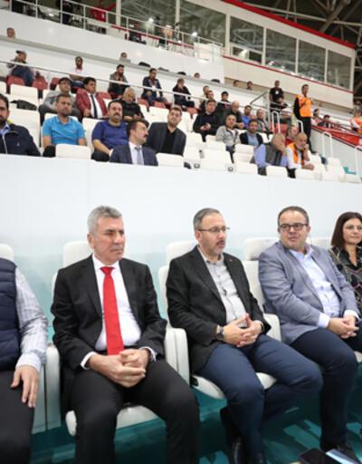 Bakan Kasapoğlu Antalya'da 4 farklı spor branşını yerinde takip etti