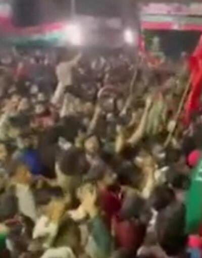 Pakistan’da Imran Khan gösterileri! İslamabad’a doğru yürüyüşe başladılar