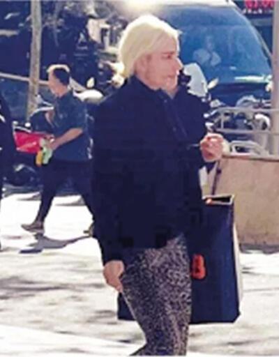 Şarkıcı Gülşen Barselona’da alışverişte