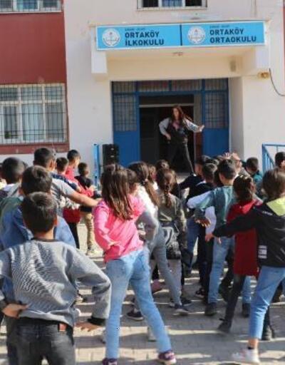 Silopi’de öğrenciler okula müzik ve dansla başlıyor