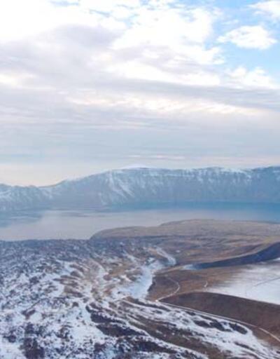 Dünyanın ikinci büyük kraterinde muhteşem kar manzaraları! Vatandaşlar akın etti