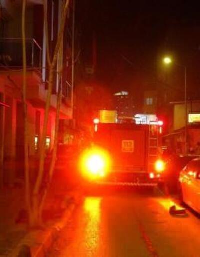 İzmir'de 4 katlı binada çıkan yangın söndürüldü