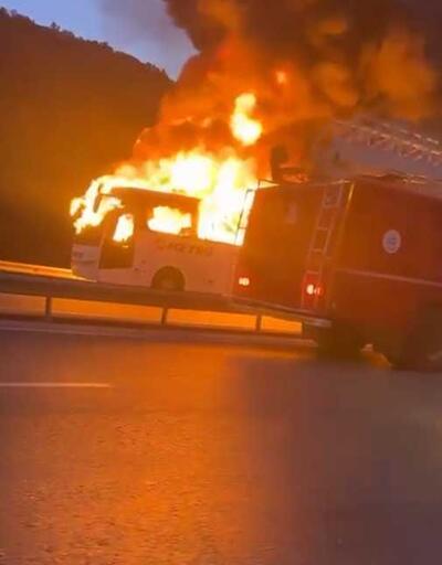 Seyir halindeki yolcu otobüsü alev alev yandı! O anlar kamerada