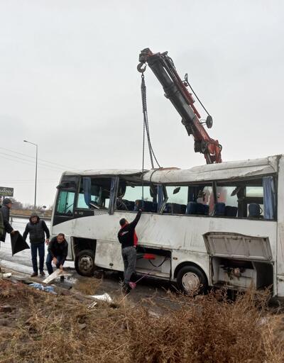 Kayseri'de işçi servis midibüsü devrildi: 3'ü ağır, 25 yaralı