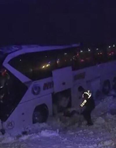 Son dakika... Diyarbakır'da yolcu otobüsü şarampole devrildi: 4'ü ağır 35 yaralı var!