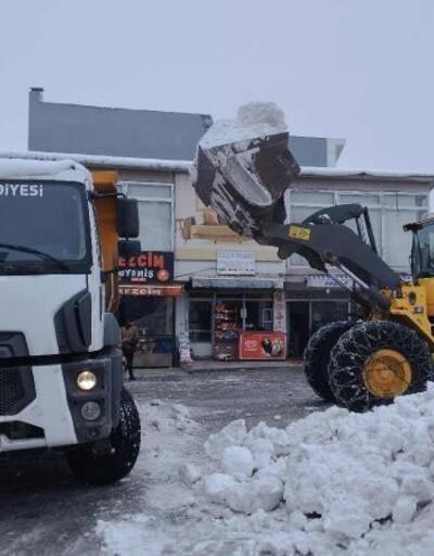 Varto'dan günde 1200 ton kar, ilçe dışına taşınıyor