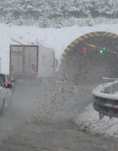 Bolu Dağı'nda kar yağışı etkili oldu