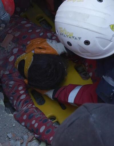 Gaziantep'te 15 yaşındaki çocuk binanın enkazından çıkarıldı