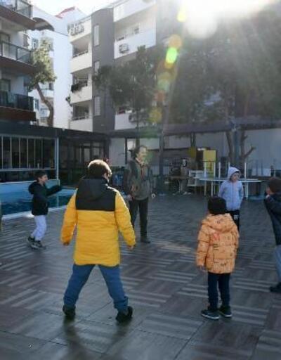 Kuşadası'nda depremzede çocuklara yaratıcı drama