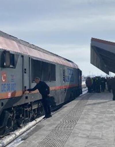 Azerbaycan'dan gönderilen yardım treni Kars'a ulaştı