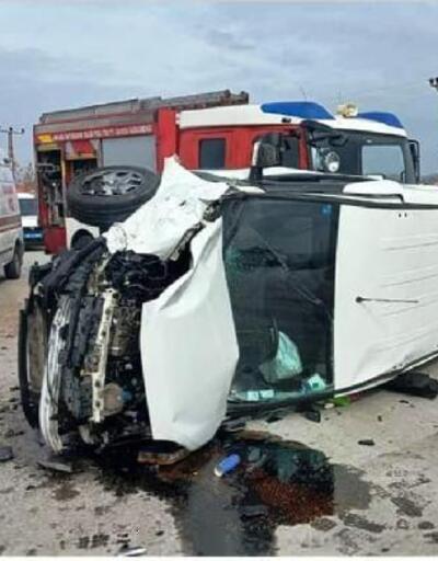 Çubuk'ta hafif ticari araçlar çarpıştı: 3 yaralı