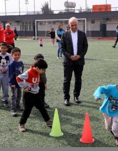 Akdeniz Belediyesi afetzede çocukları yalnız bırakmıyor