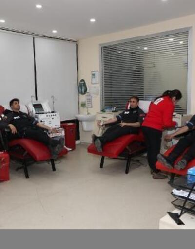 Mersin polisi kan bağışladı