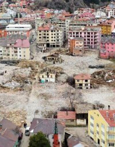 Gerede'de fay hattının geçtiği bölgedeki binalar yıkılıyor
