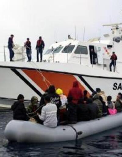 Kuşadası açıklarında geri itilen 70 kaçak göçmen kurtarıldı