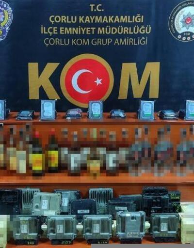 Bulgaristan'dan gelen minibüste kaçak içki ele geçirildi; 2 gözaltı
