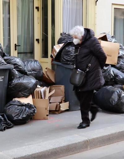 Paris'te grev nedeniyle sokaklar çöple dolu!