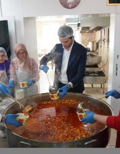 Erbaa'da 800 kişiye günlük sıcak yemek ulaştırılıyor