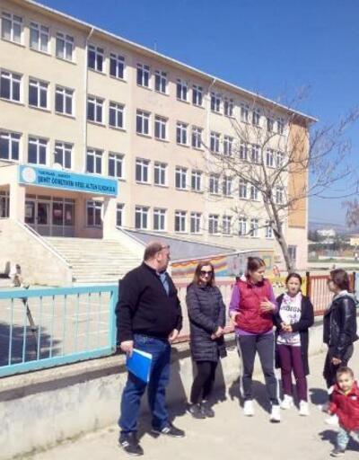 Şarköy'de, depreme dayanıksız çıkan okulun yıkılıp yeniden yapılması için imza toplandı