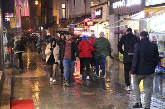 İstanbul’da sağanak yağış etkili oldu! 