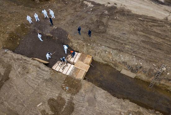 New York’ta ürküten 'toplu mezar' görüntüleri: Adalara gömüyorlar! 
