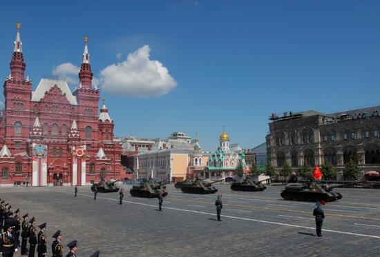 Salgın nedeniyle ertelenmişti: Rusya'da gecikmeli 'Zafer Günü' kutlaması