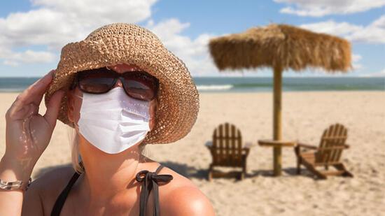 Güneş altında, tatilde, sporda: Maske terletiyor diye bunları yapmayın!