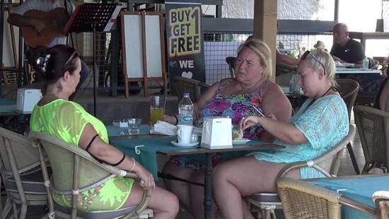 Marmaris'te İngiliz turistler ülkelerine dönmek istemiyor