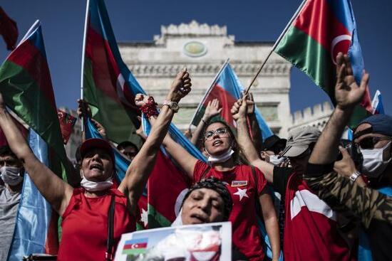 Son dakika.. Beyazıt Meydanı'nda Azerbaycan'a destek eylemi