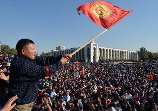 Seçim sonrası ortalık karışmıştı: Kırgızistan'da milletvekili seçim sonuçları iptal edildi