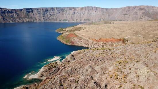 Doğaseverler Kovid-19 sürecinin stresini Nemrut Krater Gölü'nde atıyor