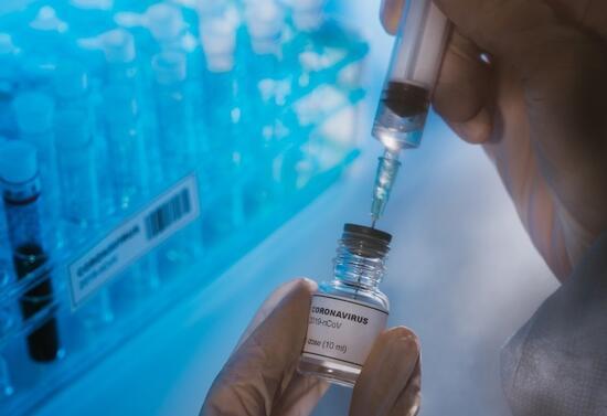Koronavirüs aşısında flaş gelişme: O yaş grubunda güçlü bağışıklık sağladı
