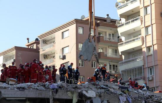 Son dakika... İzmir'de isyan ettiren görüntü! ‘Salatalık yerine bina dikmişler’
