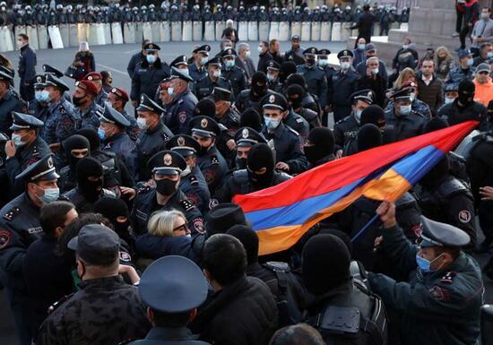 Ermenistan karıştı! Çok sayıda gözaltı 