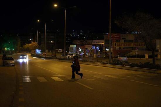 Son dakika... Türkiye genelinde sokağa çıkma kısıtlaması başladı