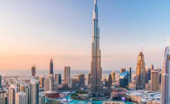  CZN Burak'ın fotoğrafı dünyanın en yüksek gökdeleni Burc Khalifa'ya yansıtıldı