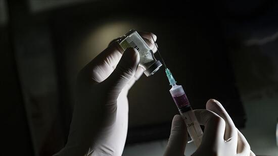 İtalya’da Covid-19 aşısı olmayı reddeden sağlık çalışanları tartışma konusu oldu