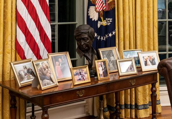 ABD Başkanı Joe Biden'ın Oval Ofis fotoğraflarında dikkat çeken ayrıntı