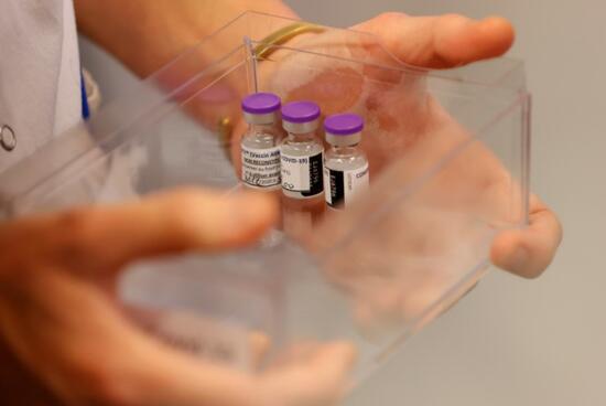 8 kat daha dirençli: Uzmanlardan 'aşıların yenilenmesi gerekebilir' açıklaması
