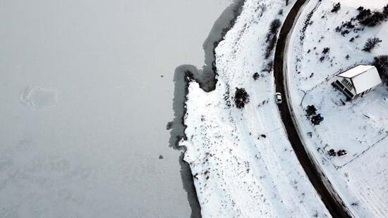 Karabük'te göletler buz tuttu! Görenleri hayran bırakan manzara 