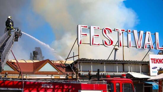 Antalya Festival Çarşısı'nda korkutan yangın