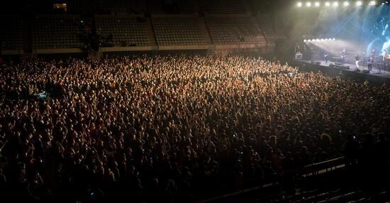 5 bin kişi katıldı: İspanya'da COVID-19 döneminde sosyal mesafesiz ilk konser