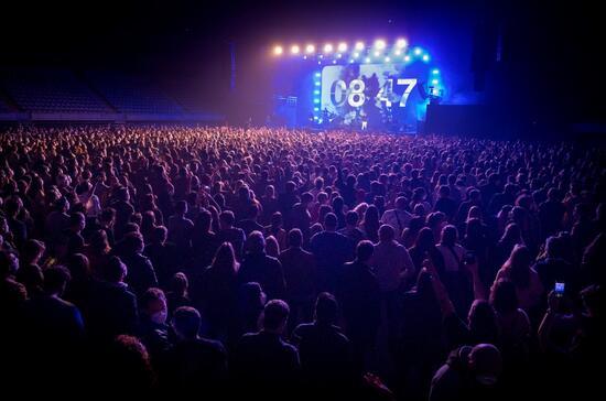 5 bin kişi katıldı: İspanya'da COVID-19 döneminde sosyal mesafesiz ilk konser