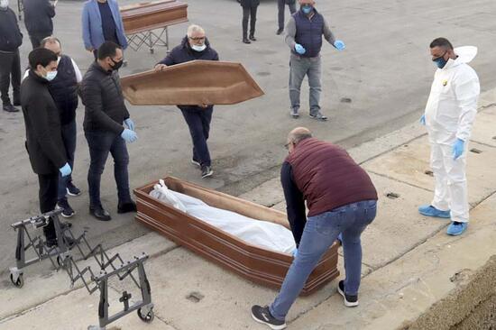 İtalya'da defin krizi: Binlerce cenaze aylardır bekliyor