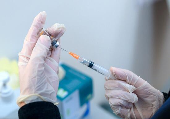 COVID-19'a karşı iki yılda bir ek aşı uygulanması gerekebilir mi? Dikkat çeken rapor