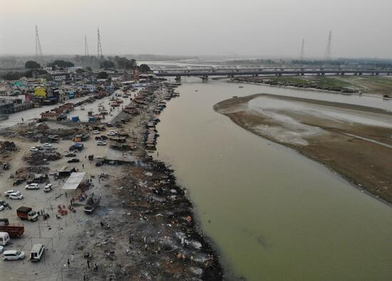 Hindistan’da Ganj Nehri kıyısına 30’dan fazla ceset vurdu