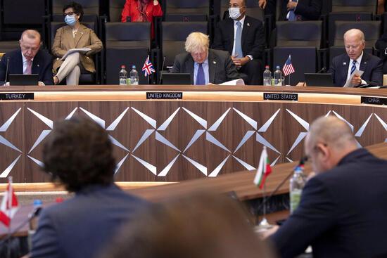 Brüksel’de tarihi toplantı, tarihi temaslar: NATO'da zirve içinde zirve