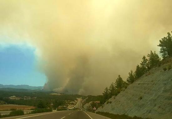 SON DAKİKA: Antalya Kemer'de üç noktada orman yangını