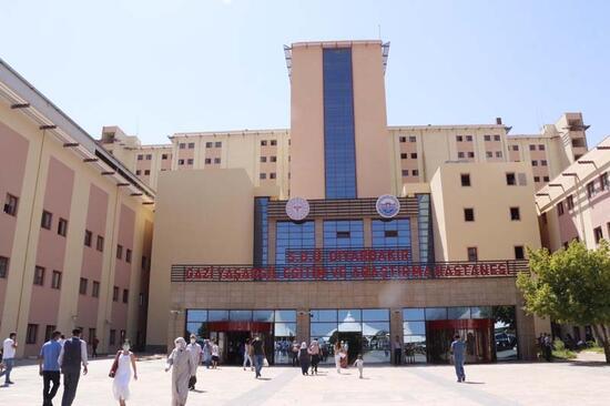 Diyarbakır'da 10 katlı hastanenin 5 katı Covid-19 hastalarıyla dolu