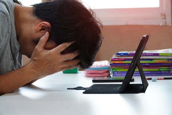 Migren ataklarını tetikleyen 7 kritik faktör!